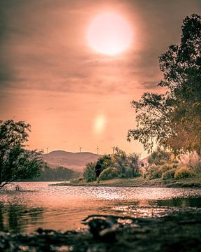 Visser bij zonsondergang van Milad Hussin