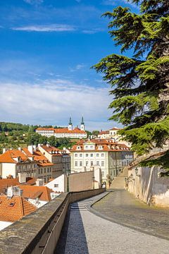 Vue sur le monastère de Strahov depuis la ruelle Ke Hradu sur Melanie Viola