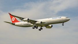 Passagierflugzeug Airbus A340-300 der Turkish Airlines. von Jaap van den Berg
