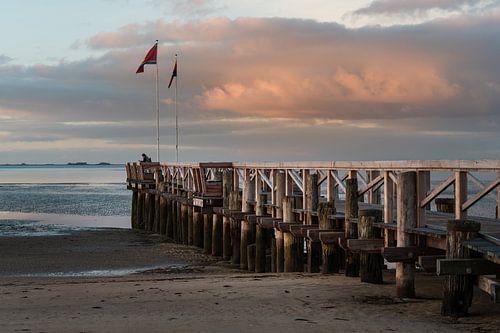 Pier op het zuidstrand van Wyk op Föhr in het ochtendlicht