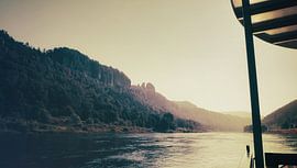 Schifffahrt auf die Elbe in Bad Schandau am Morgen von Jakob Baranowski - Photography - Video - Photoshop