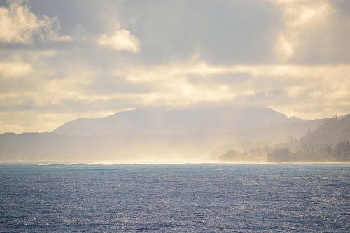 Lage mist bij de kust
