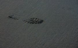 schoenafdruk in het zand