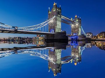 Tower Bridge à Londres sur Dieter Meyrl