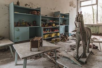 Abandoned toy in a school near Chernobyl. von Andreas Jansen