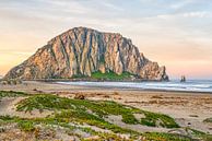 Een zonsopgang voor Morro Rock van Joseph S Giacalone Photography thumbnail