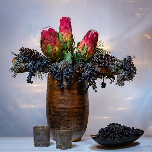 Flower arrangement with Protea
