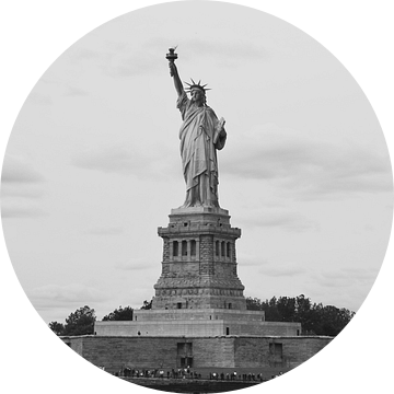 Het Vrijheidsbeeld - New York City, Amerika (zwart wit) van Be More Outdoor