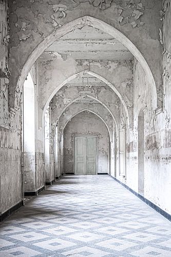 de vervallen kloostergang