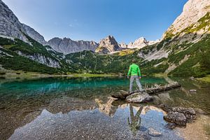 Randonneur au pittoresque Seebensee