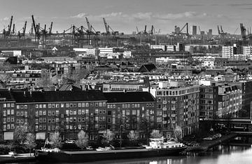 Coolhaven Rotterdam in zwartwit van Ilya Korzelius