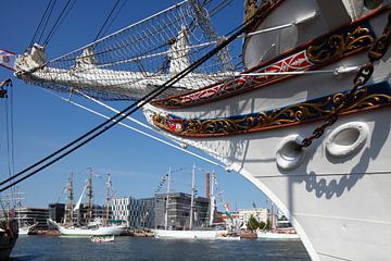 Neuer Hafen mit Segelschiffen  auf Sail 2015