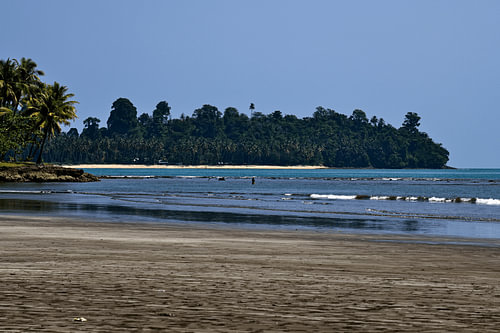 Ein grünes Paradies vor der Küste von L’', Indonesien