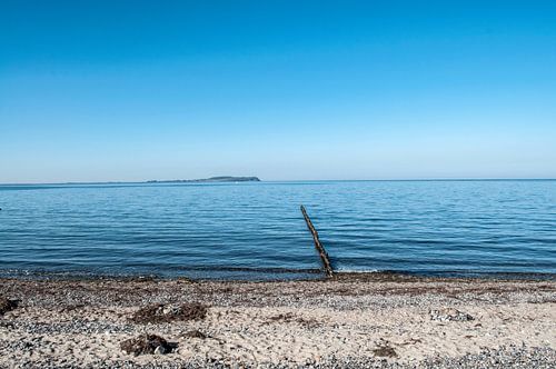 Uitzicht richting Hiddensee, kribben bij de boeg naar Dranske