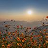 Magnifique coucher de soleil dans les montagnes du Népal sur Chi