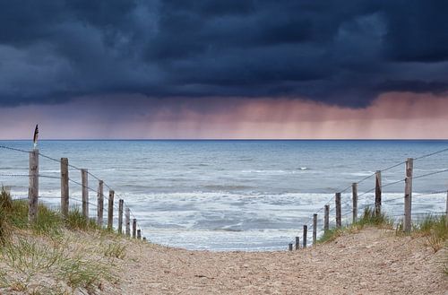 pluie et tempête venant de la mer du Nord vers la plage