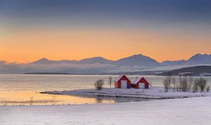 Winter mit roten Häusern in Norwegen