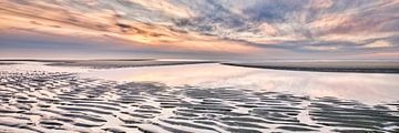 Noordzeekust van Nederland met het strand in panorama van eric van der eijk