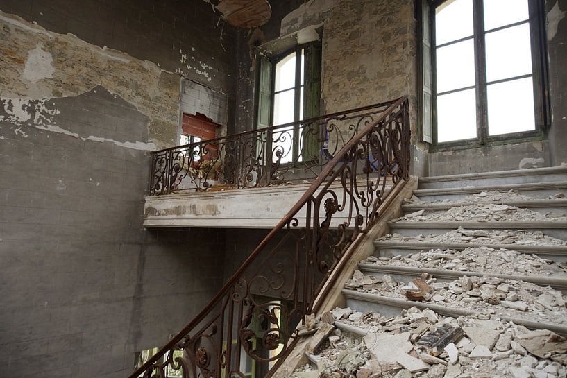 intérieur d'un château abandonné par Elly de Vries