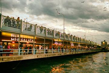 Galata brug, Istanbul van Caught By Light