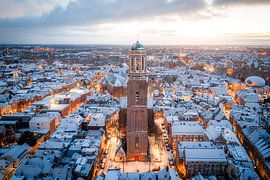 Le centre de Zwolle sous la neige sur Thomas Bartelds