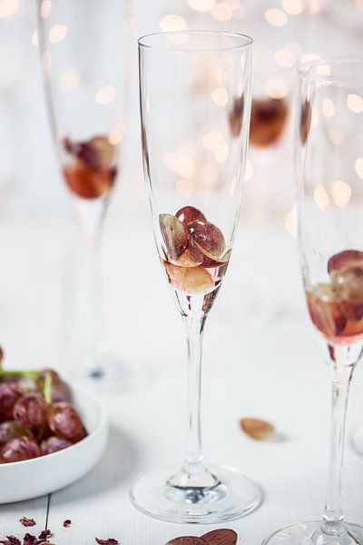 Prosecco met frambozensiroop & rozenwater van Nina van der Kleij