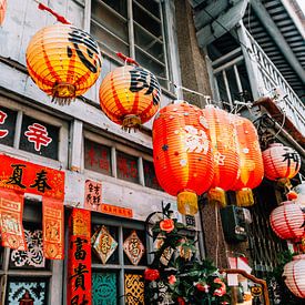 Lanterns in Shennong Street, Tainan, Taiwan by Expeditie Aardbol