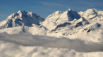 - Cavistrau (3,251 m) (Brigelser Hörner), - Piz dado ( 2,699 m),  - Hauserhorn (2,750 m),  - Plattas