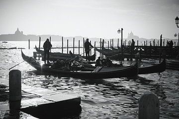 Gondoliers in Venedig von Karel Ham