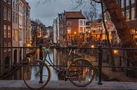 Utrechtse gracht in de avond van Michiel Dros thumbnail