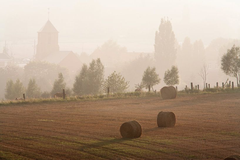 Misty rural landscape with hay bales by Peter de Kievith Fotografie