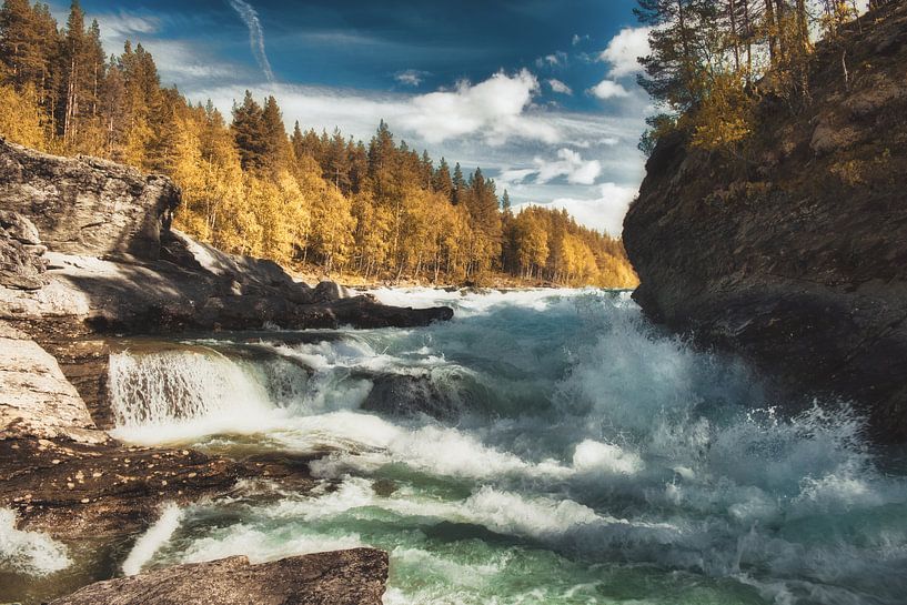 Ruige rivier in Noorwegen van Joost Lagerweij