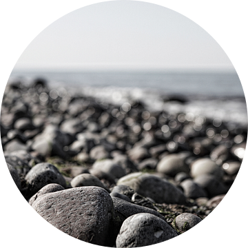 Stenen op het strand van Frank Herrmann