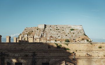 Het Oude Fort op de Oude Vesting Corfu Stad | Reisfotografie fine art foto print | Griekenland, Euro van Sanne Dost
