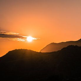 The sun beholds Hollywood by Nynke Nicolai