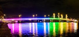 Kampener Stadtbrücke in Regenbogenfarben beleuchtet von Sjoerd van der Wal Fotografie