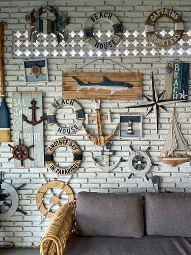 Mur avec symboles nautiques