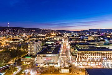 Stuttgart met Königstraße 's nachts met Königstraße van Werner Dieterich