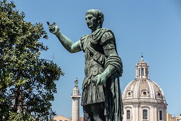 beeld van ceasar in rome van Eric van Nieuwland