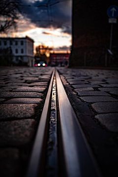 Berlin Schienen Sonnenuntergang Straßenfotografie von Bastian Otto