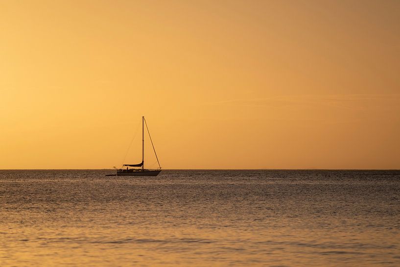 Magische zonsondergang op Magnetic Island in Australië van Diane Bonnes