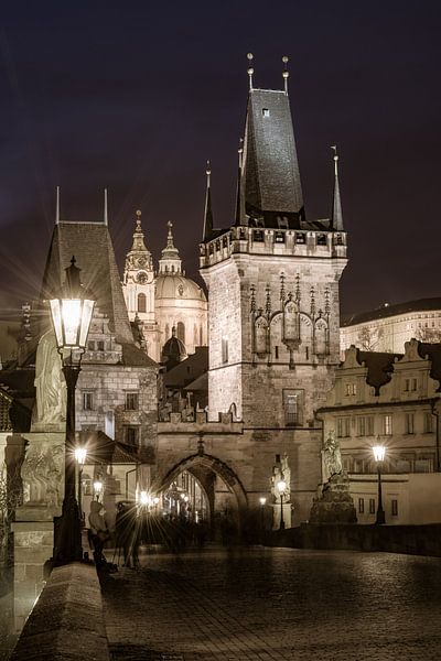 Prag bei Nacht von Nic Limper