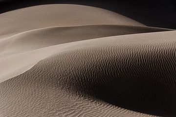 Image abstraite d'une dune de sable dans le désert d'Iran. sur Photolovers reisfotografie