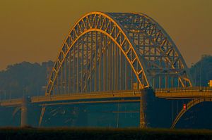 Wallonische Brücke Nimwegen im Morgengrauen