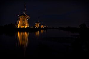 Molens bij Kinderdijk verlicht van Carola Schellekens