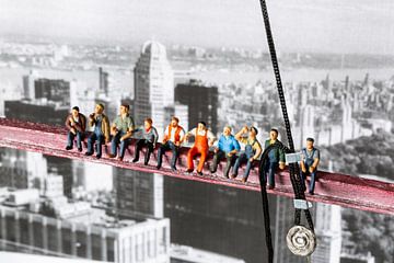 Workers having lunch above New York