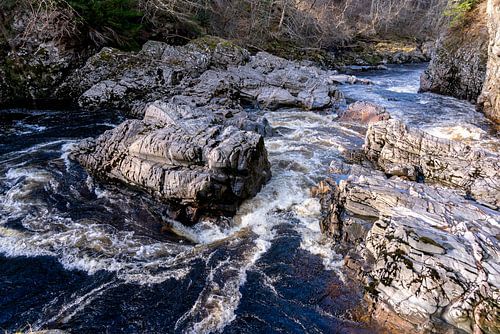 Findhorn rivier met wilde rotsen