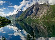 Eikesdalvatnet, Noorwegen van Adelheid Smitt thumbnail