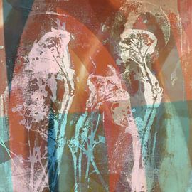 Abstracte botanische kunst in retro vibes en pastelkleuren. Bloemen in aardetinten van Dina Dankers