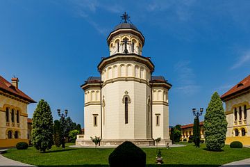 Klooster in Alba Iulia in Roemenië van Roland Brack